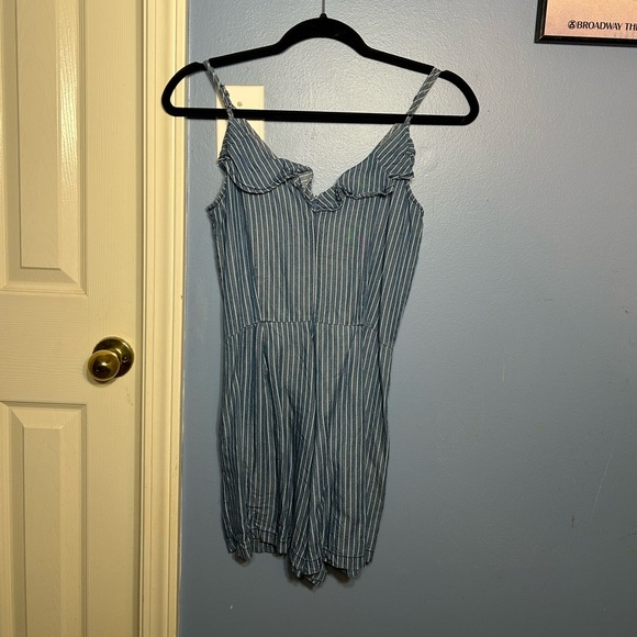 1250°C Casual Romper with Ruffles - Picture 2 of 3